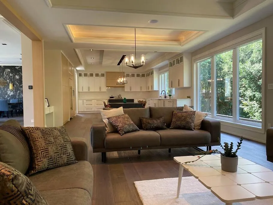 Luxury 6 Bedrooms Villa With Spacious Indoor Toronto