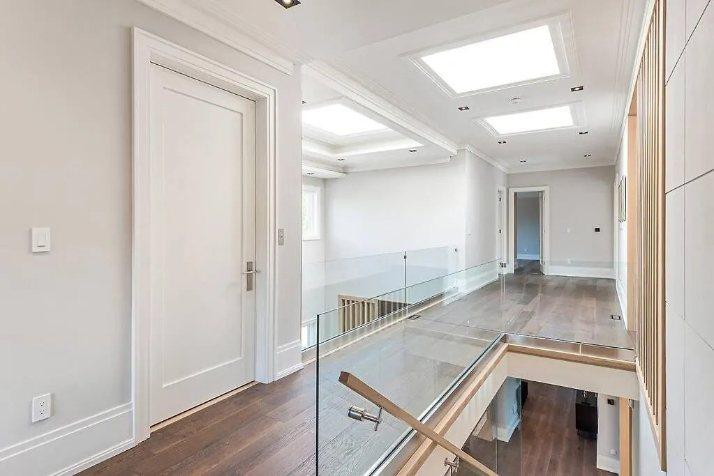 Luxury 6 Bedrooms Villa With Spacious Indoor Toronto
