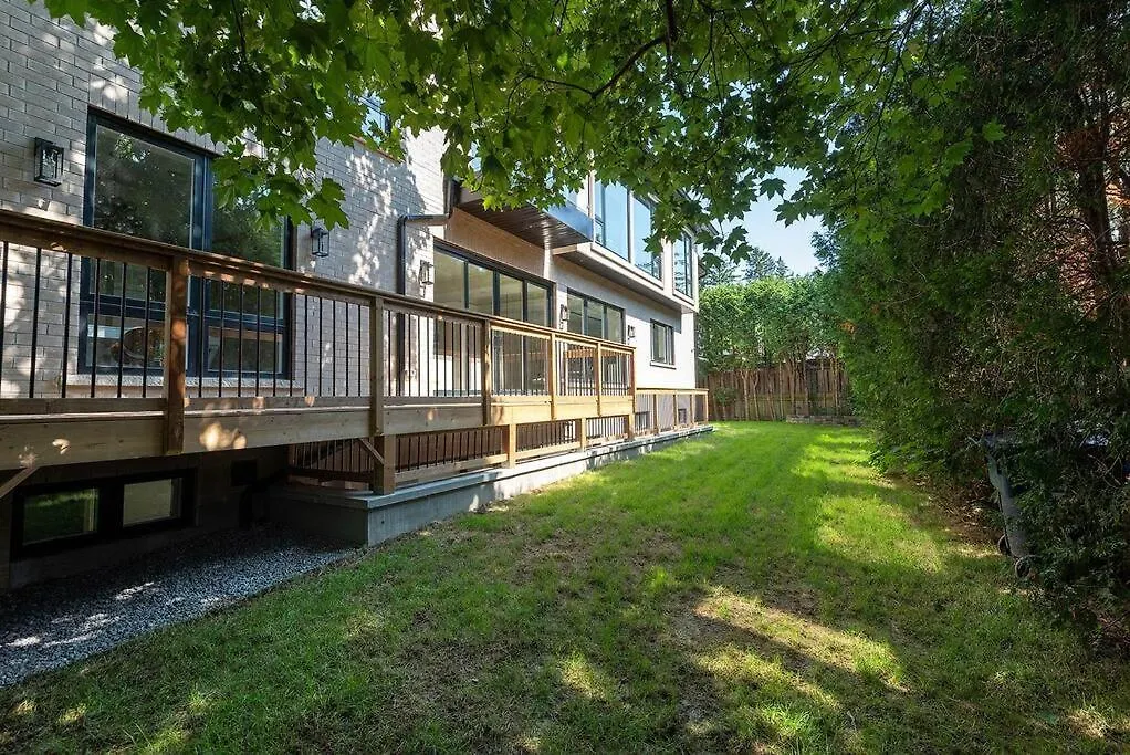 Luxury 6 Bedrooms Villa With Spacious Indoor Toronto