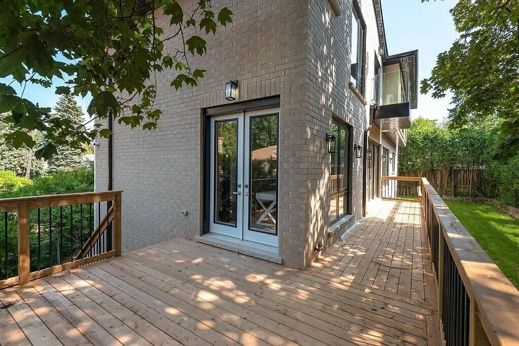 Luxury 6 Bedrooms Villa With Spacious Indoor Toronto Canada