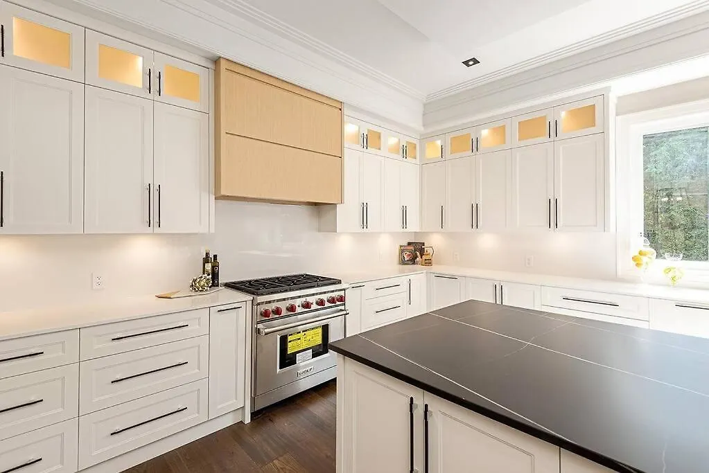 Luxury 6 Bedrooms Villa With Spacious Indoor Toronto