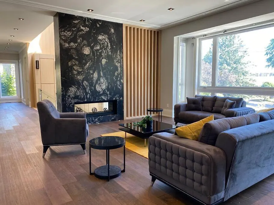 Luxury 6 Bedrooms Villa With Spacious Indoor Toronto