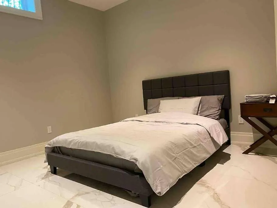 Luxury 6 Bedrooms Villa With Spacious Indoor Toronto
