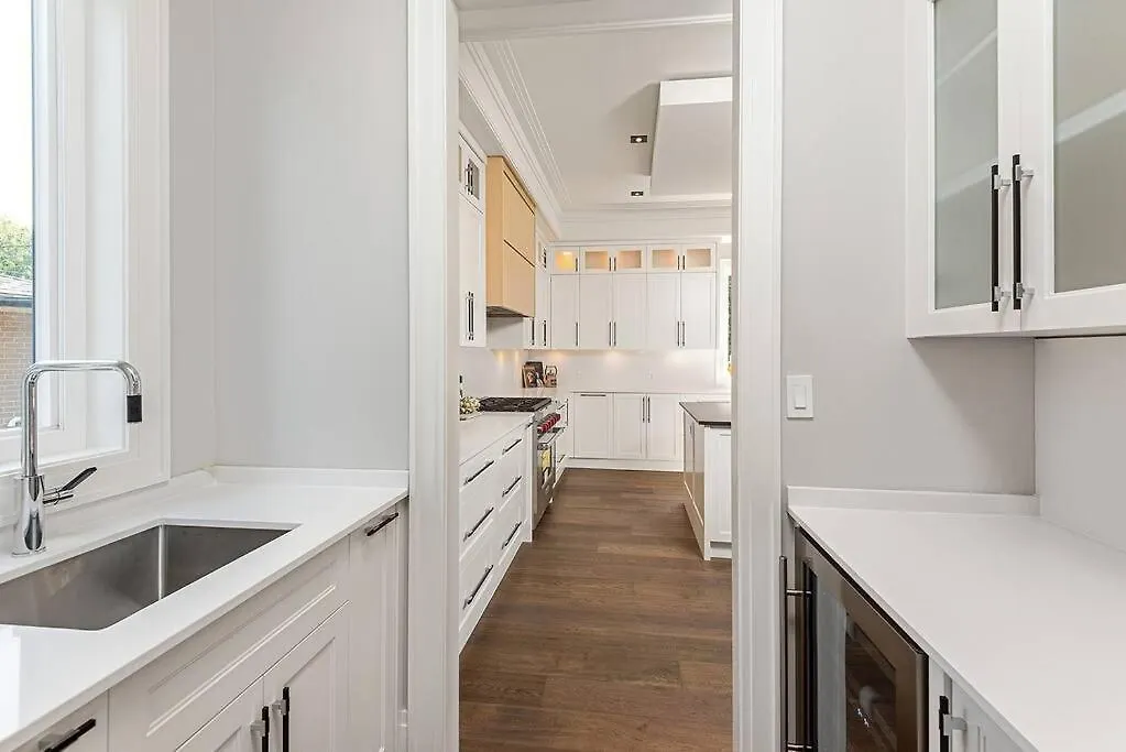Luxury 6 Bedrooms Villa With Spacious Indoor Toronto