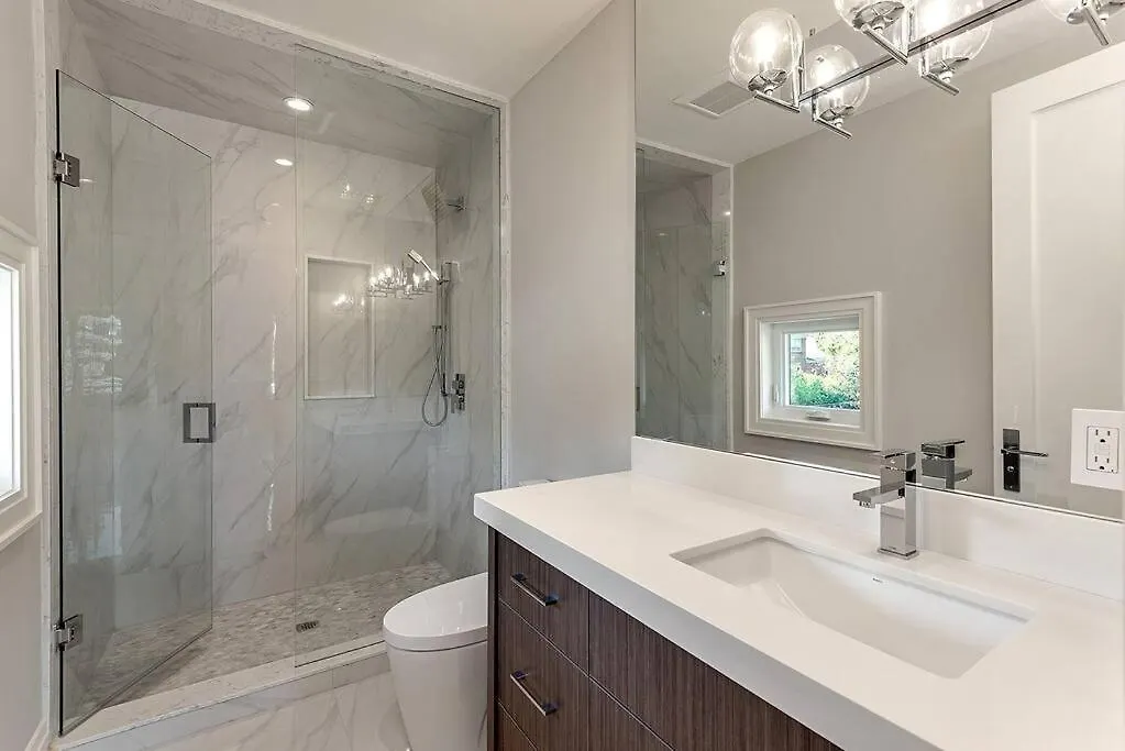 Luxury 6 Bedrooms Villa With Spacious Indoor Toronto