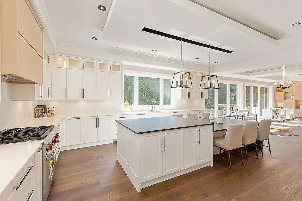 Luxury 6 Bedrooms Villa With Spacious Indoor Toronto